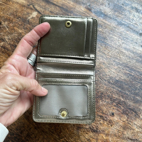 Fossil Black cow hide leather wallet with gold leather lining - Picture 6 of 11